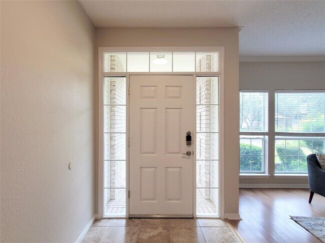 Building Photo - 11105 Crossland Dr