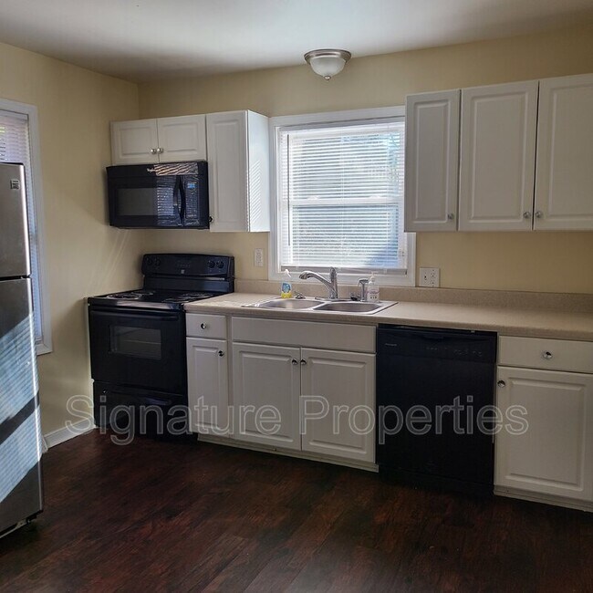 Foto del edificio - 4905 Goddin Cir