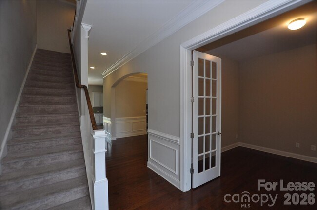 Foto del edificio - 1004 Sterling Dr