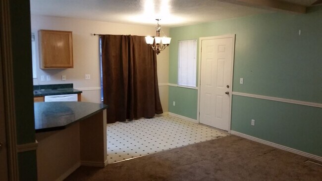 Building Photo - 3 br, 1.5 bath House - 166 Freedom Lane