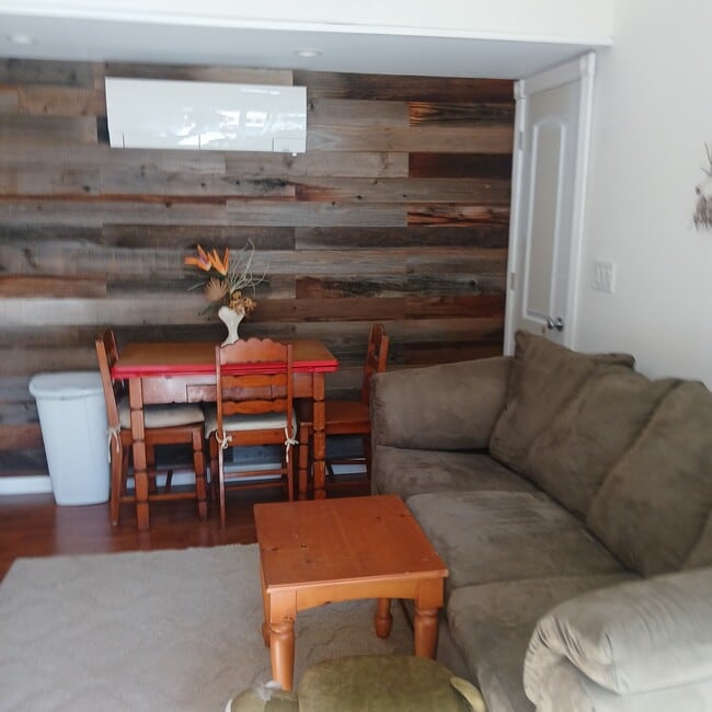 Building Photo - 105 Pulaski St