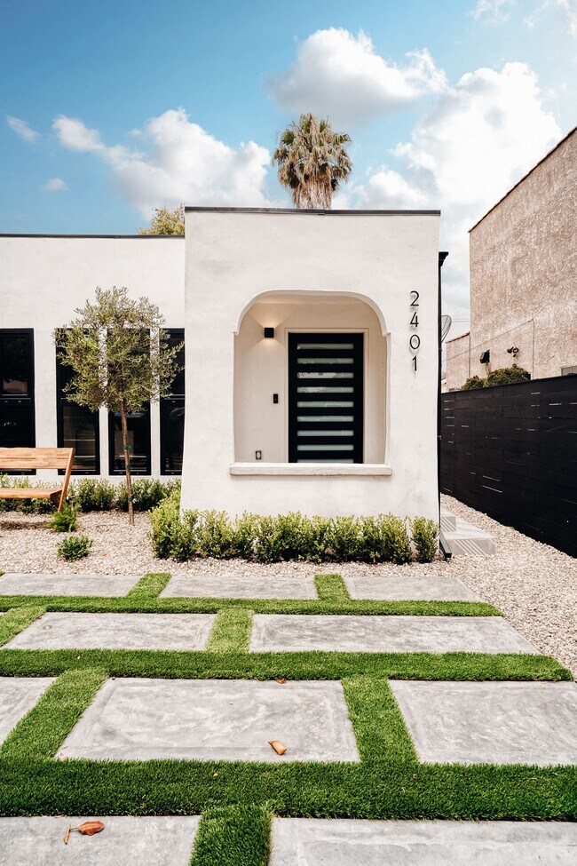 Foto del edificio - 2401 S Dunsmuir Ave