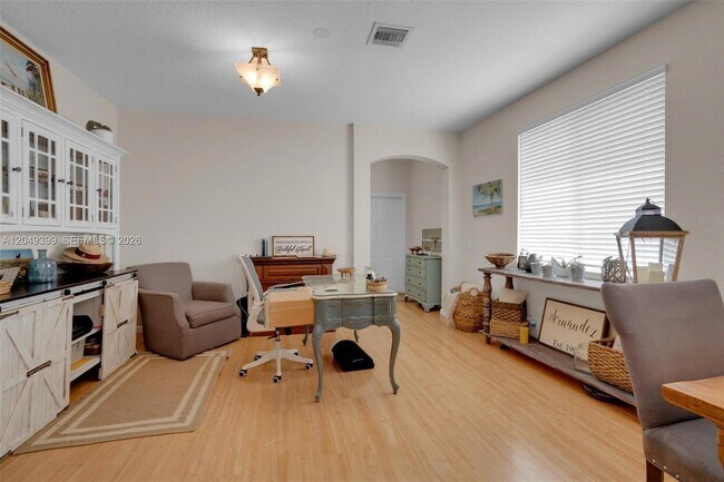 Building Photo - 899 Phoenix Way