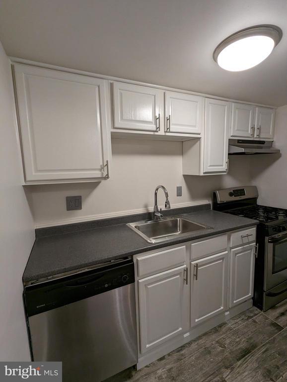 Foto del edificio - 7252 Donnell Pl