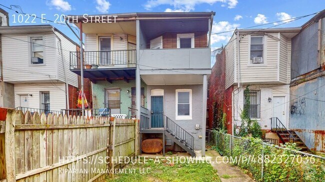 Building Photo - Gorgeous Kitchen & Fully Renovated!