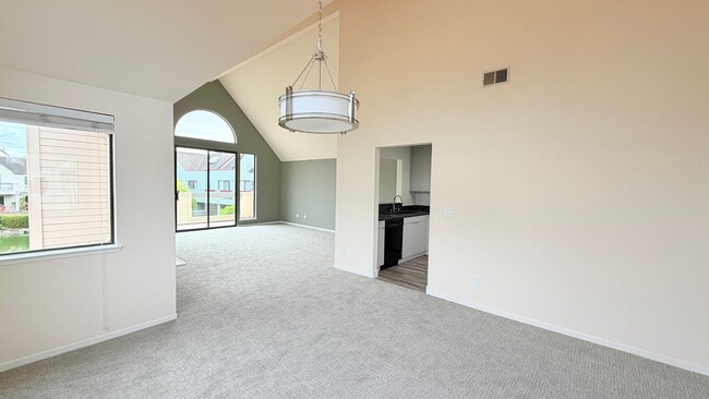 Photo - 8 Eclipse Ct House