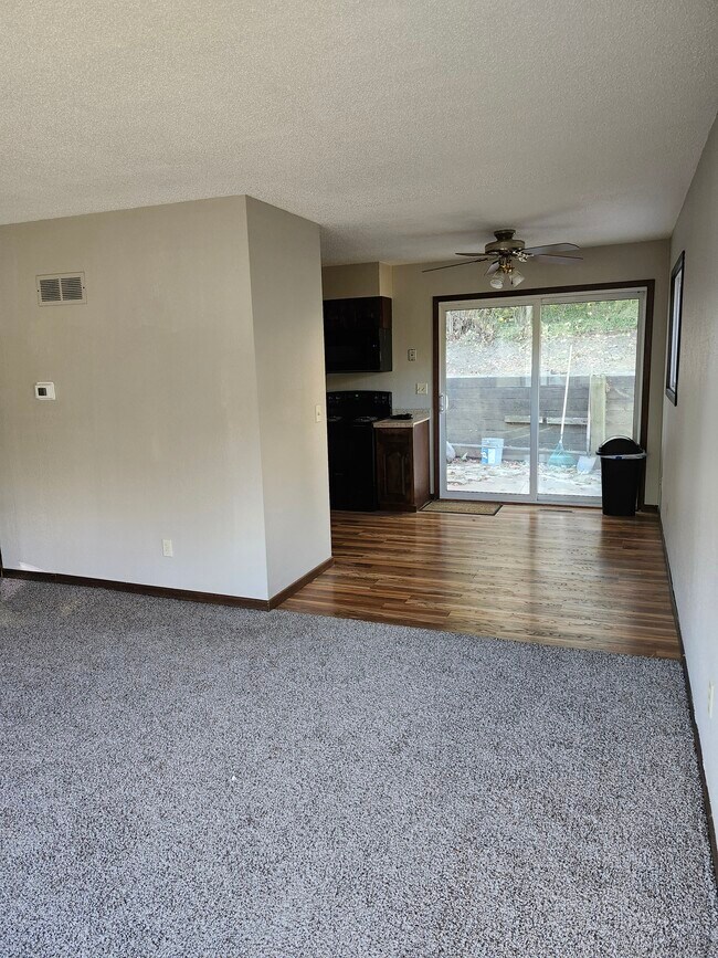 Livingroom and dine in kitchen - 1674 Valley Street Northwest