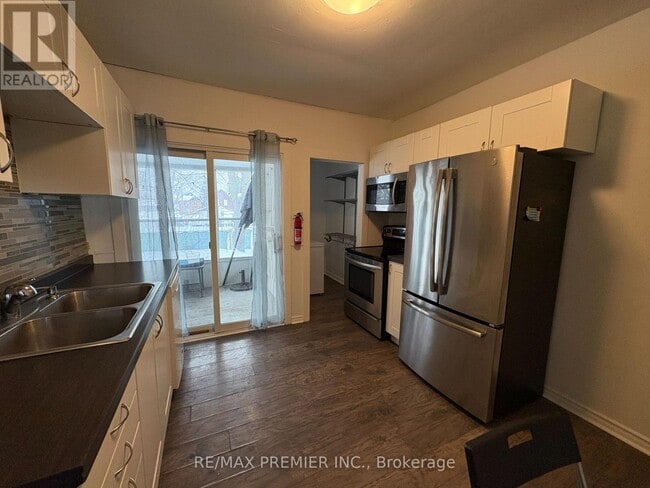 Building Photo - 55 Henry St