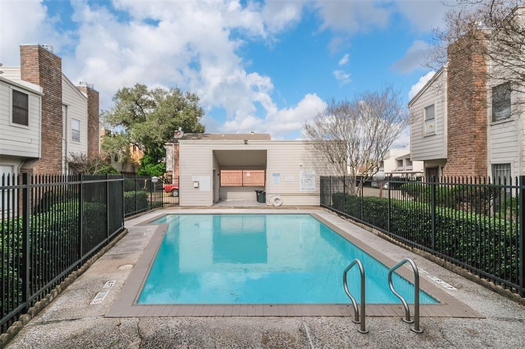 Primary Photo - 3901 Woodchase Dr