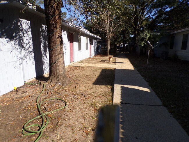 Foto del edificio - Spacious 2 Bedroom Rental Near Mobile Hwy ...