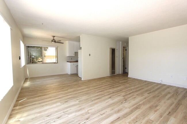 Building Photo - Large 1 bedroom 1 bathroom apartment in No...