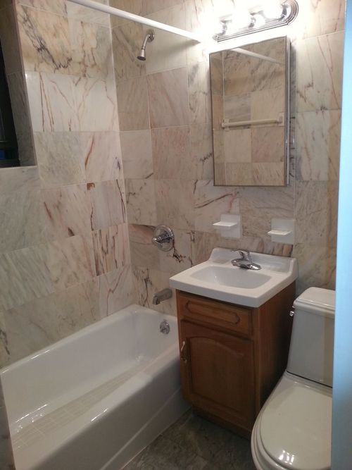 Foto del edificio - 422 E 83rd St
