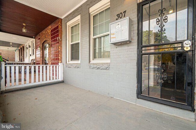 Foto del edificio - 307 E 25th St