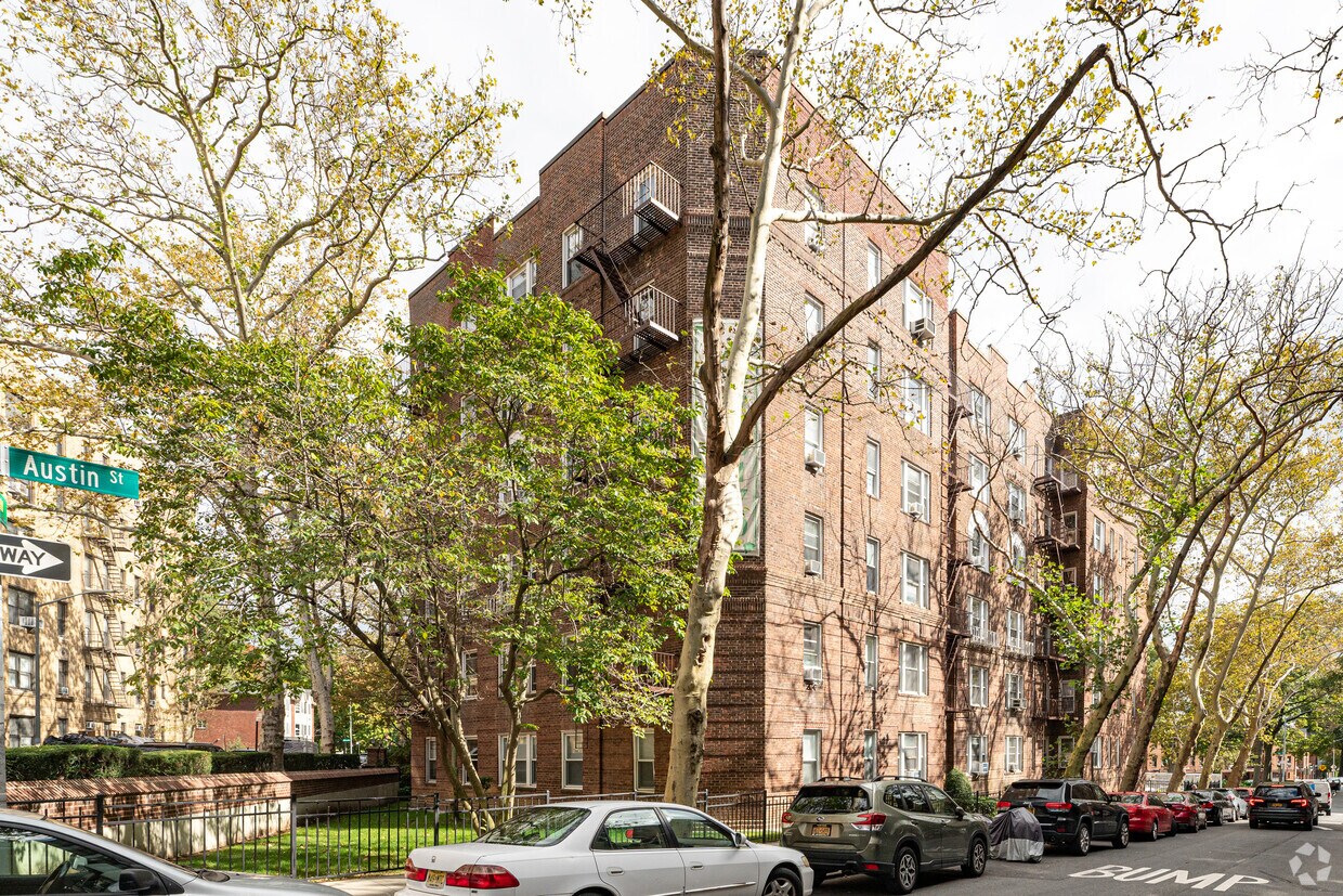 Crestwood Apartment Apartments in Kew Gardens, NY