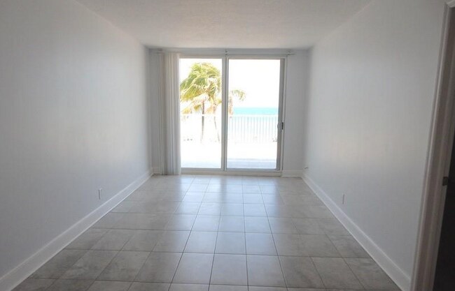 Building Photo - 400 N Surf Rd