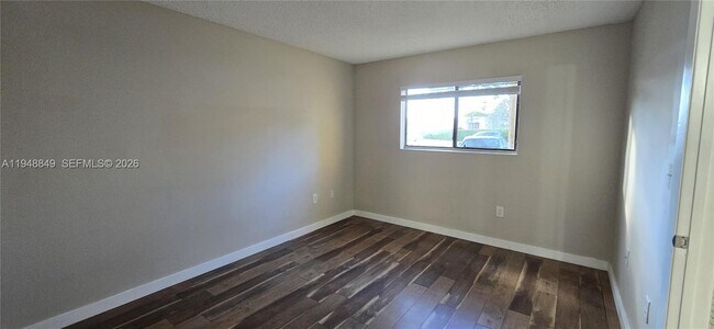 Foto del edificio - 251 Palm Cir W