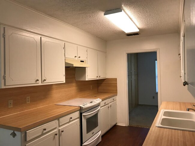Building Photo - 1314 Blueridge Pky
