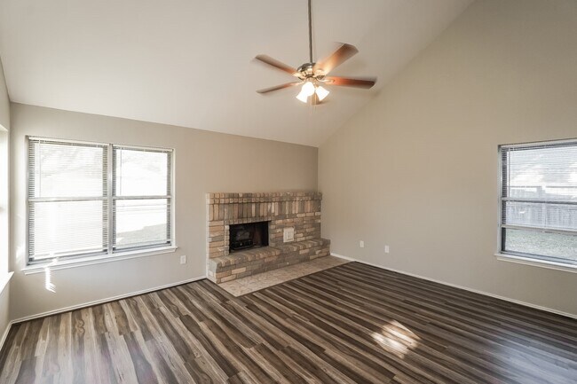 Foto del edificio - 6915 Eagle Ridge Dr