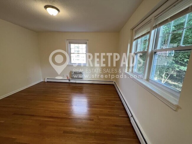 Foto del edificio - bedroom in Boston MA 02135