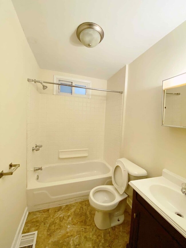 Building Photo - 2311 N. Greenview-1R