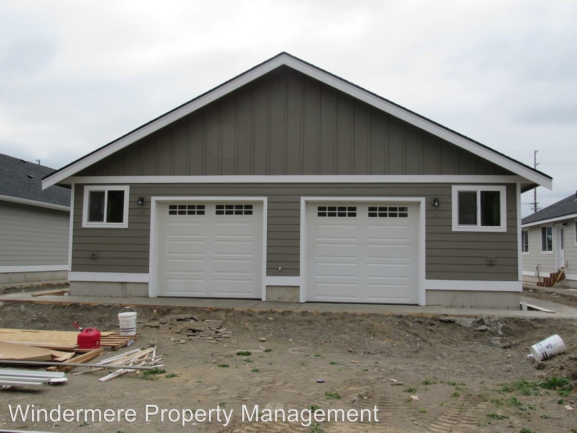 215 Morton St, Sumas, WA 98295 Condo for Rent in Sumas, WA