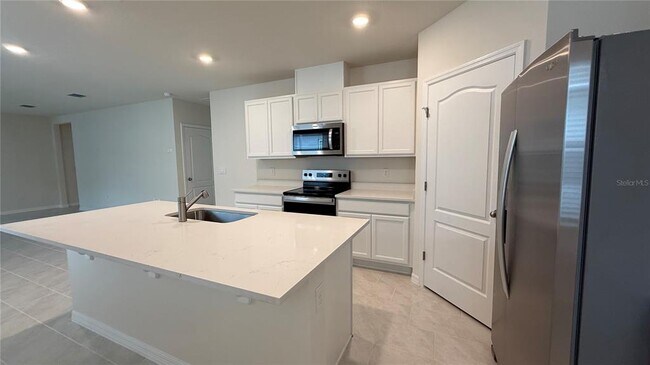 Foto del edificio - 3314 Pine Lily Ave