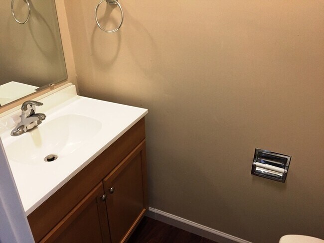 Foto del edificio - Charming townhouse convenient to downtown Concord!