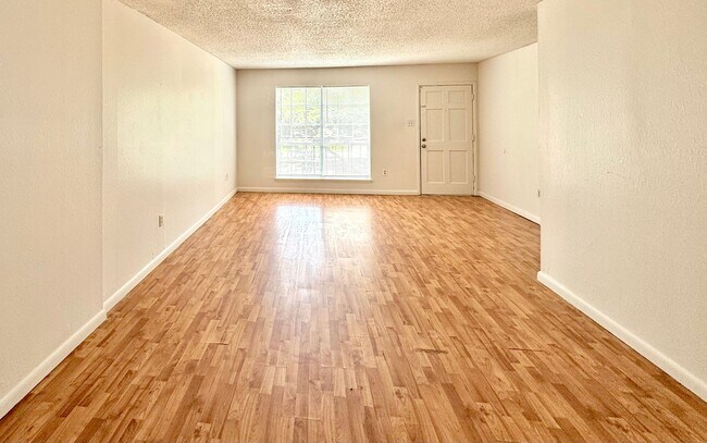 Building Photo - 2 Bed, 1.5 Bath Condo with Pool & Carport ...