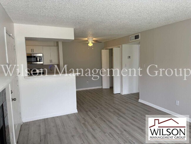 Foto del edificio - 5540 Devonbriar Way