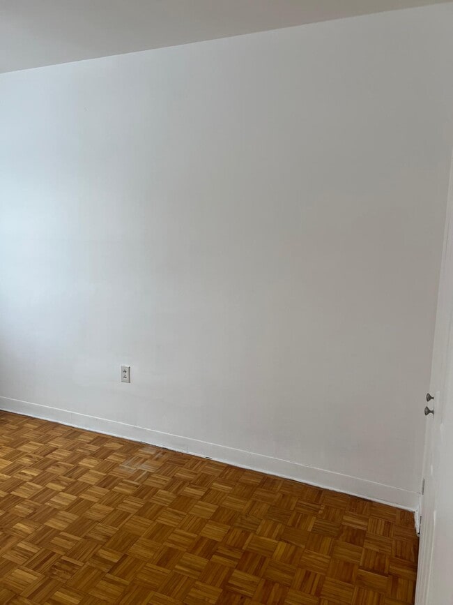 Building Photo - 2448 Carling Ave