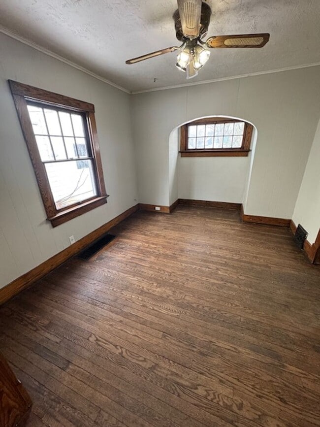 Building Photo - 3011 Hoagland Ave