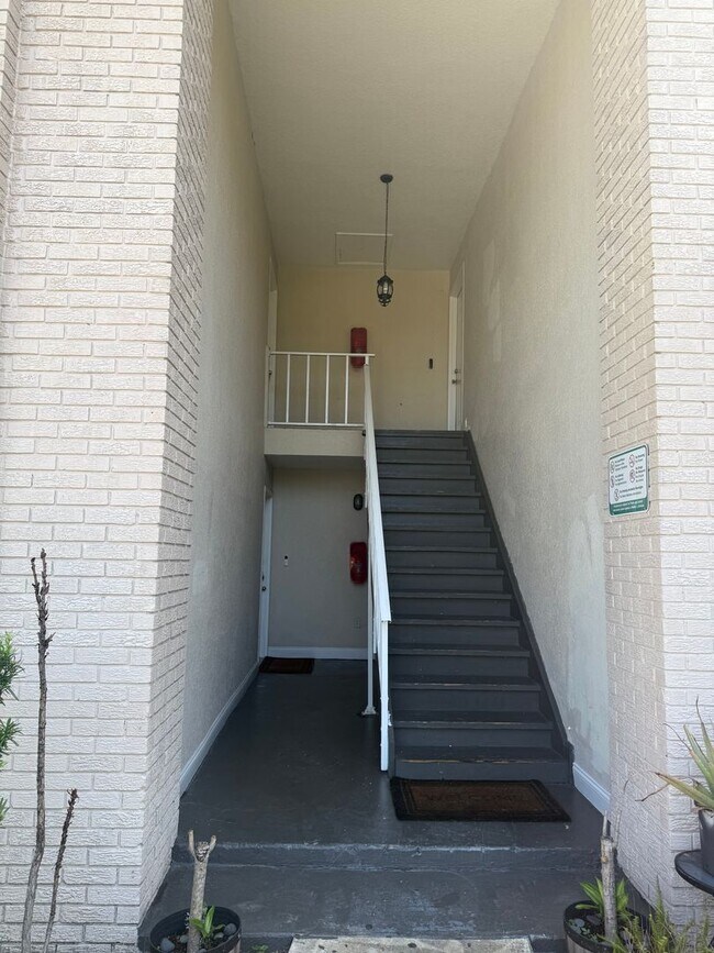 Foto del edificio - 861 Sky Lake Cir