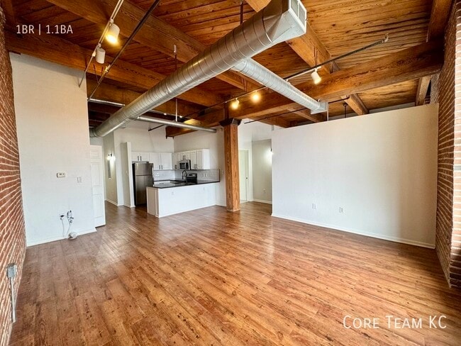 Building Photo - 202 W 5th St