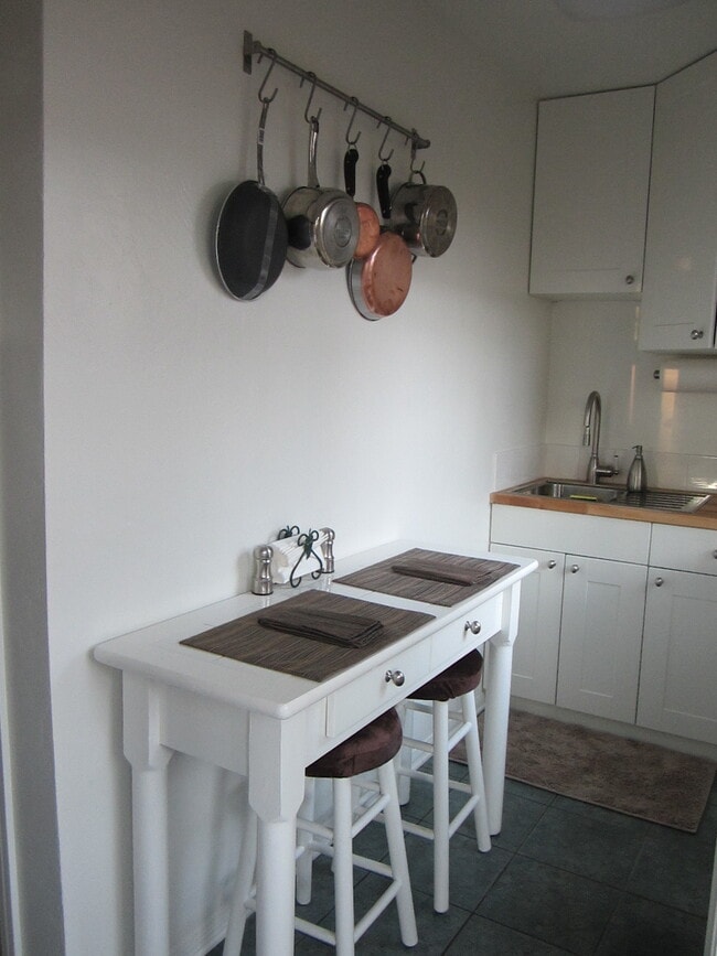 Building Photo - 655 Pomona Ave