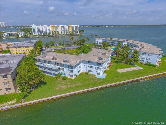 Foto del edificio - 8020 East Dr