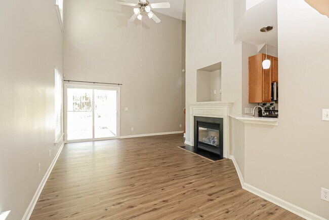 Foto del edificio - 1715 Crabapple Tree Ln