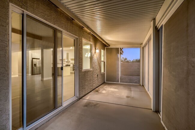 Building Photo - Gorgeous Single Story home