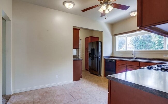 Foto del edificio - 6826 Hollenbeck St