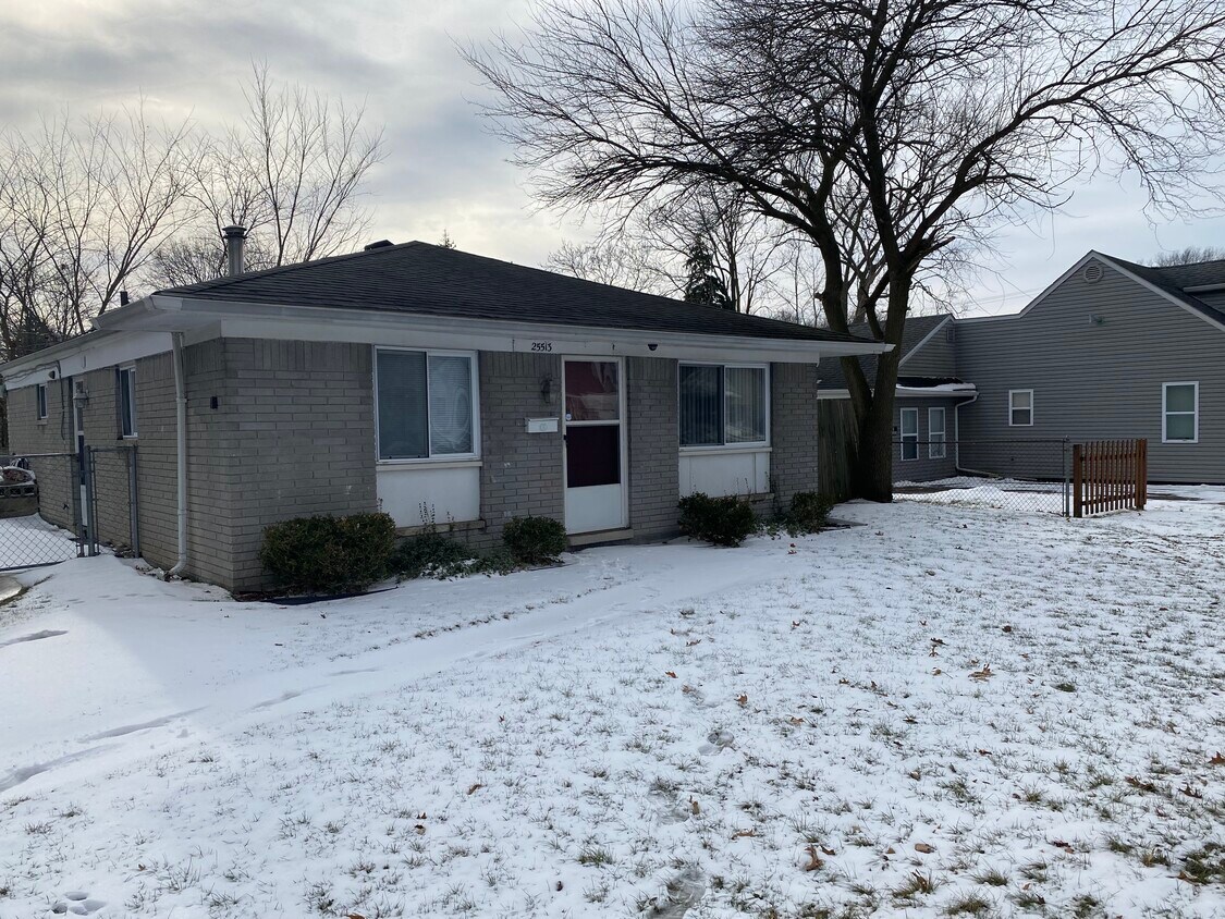 25513 Annapolis St, Dearborn Heights, MI 48125 House Rental in