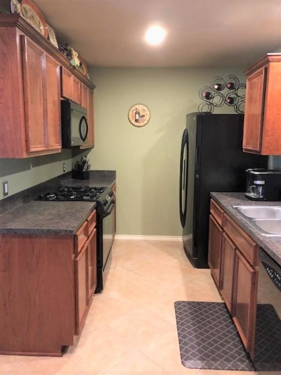 Building Photo - 910 Memorial Heights Dr
