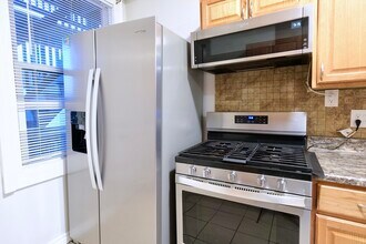 Building Photo - 333 Centre St