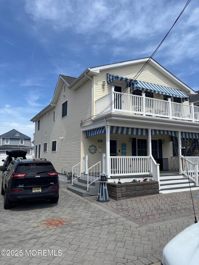 Foto del edificio - 216 13th Ave