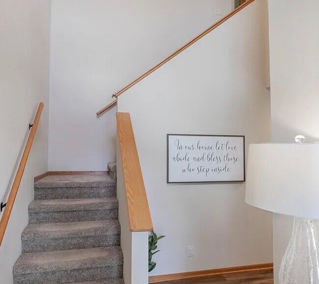 Foto del edificio - 8767 Ridge Hollow Dr