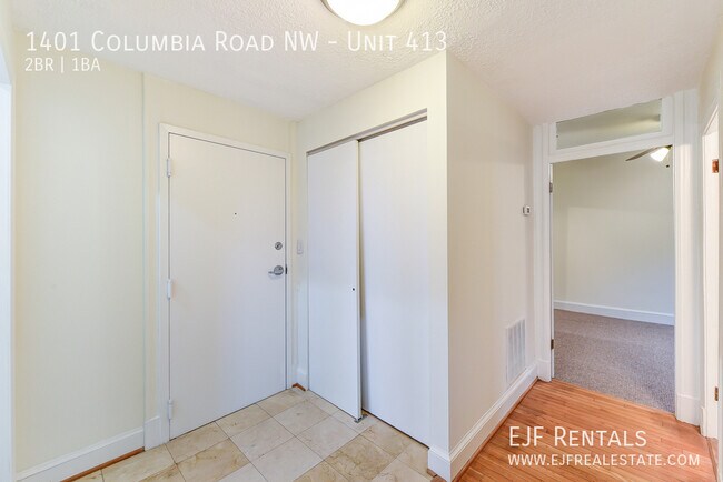 Foto del edificio - Top Floor Newly Renovated Two Bedroom In t...