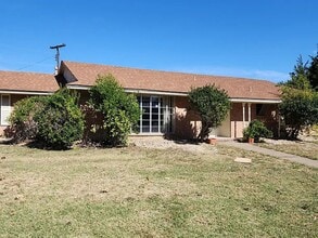 Building Photo - 621 Tarryall Dr