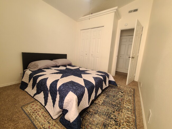 Foto del edificio - 991 N 2100 W