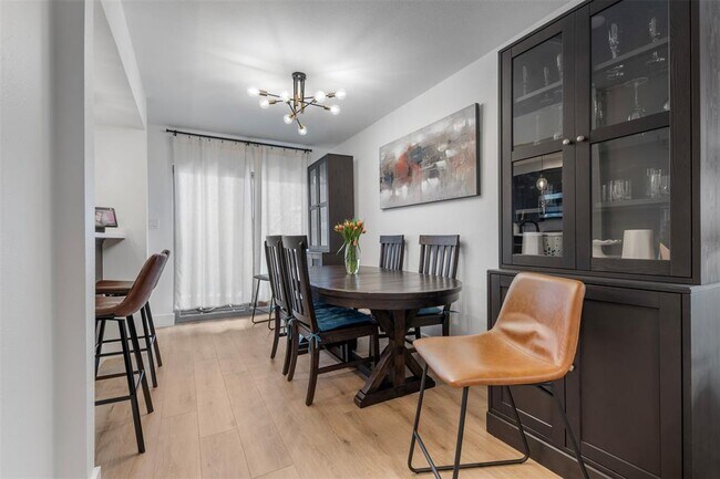 Foto del edificio - 10811 Greenwillow Dr