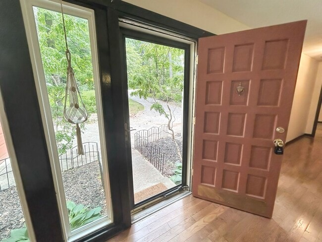 Building Photo - 3 BR Wooded Retreat in the Heart of East Cobb!