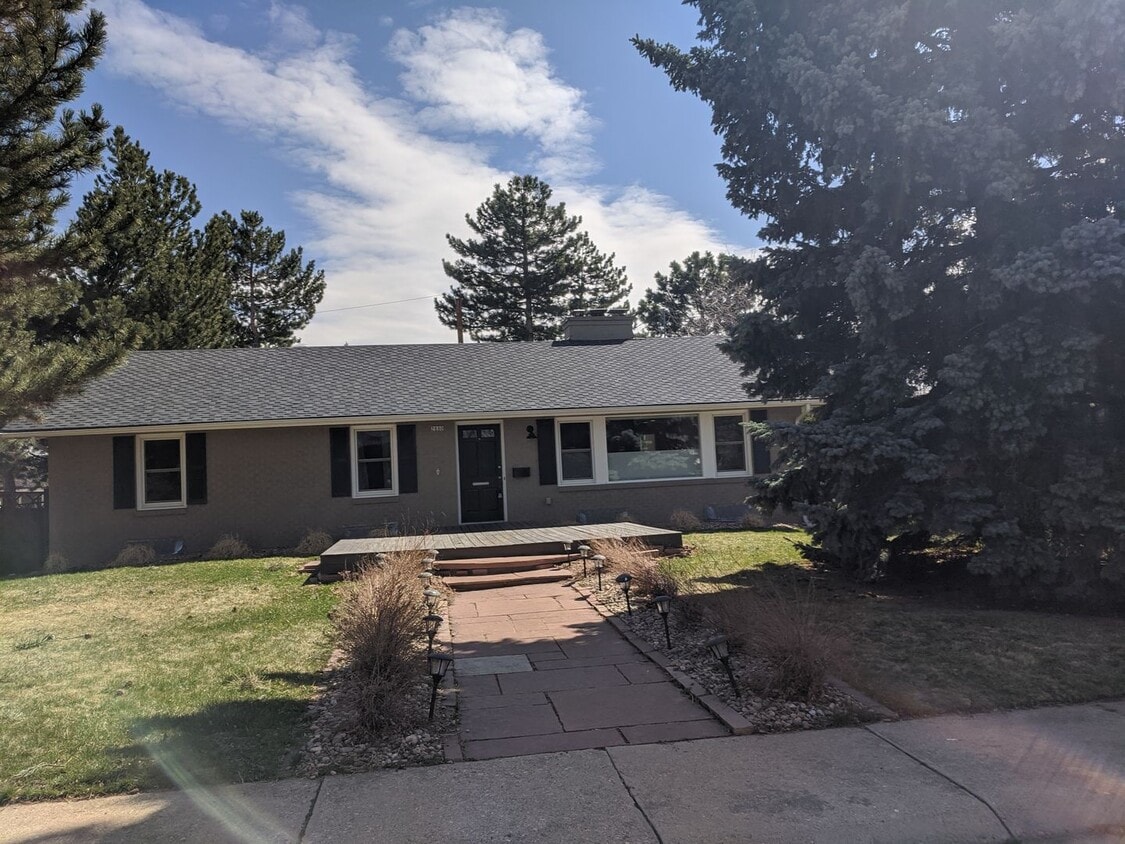 Must See Newly Remodeled North Boulder 5 bed/2.5 bath - Available August 7th! - Must See Newly Remodeled North Boulder 5 bed/2.5 bath - Available August 7th!