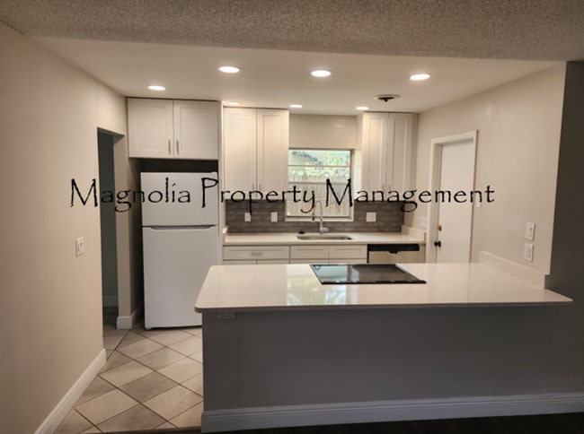 Building Photo - Winter Park - Newly Remodeled 3/2